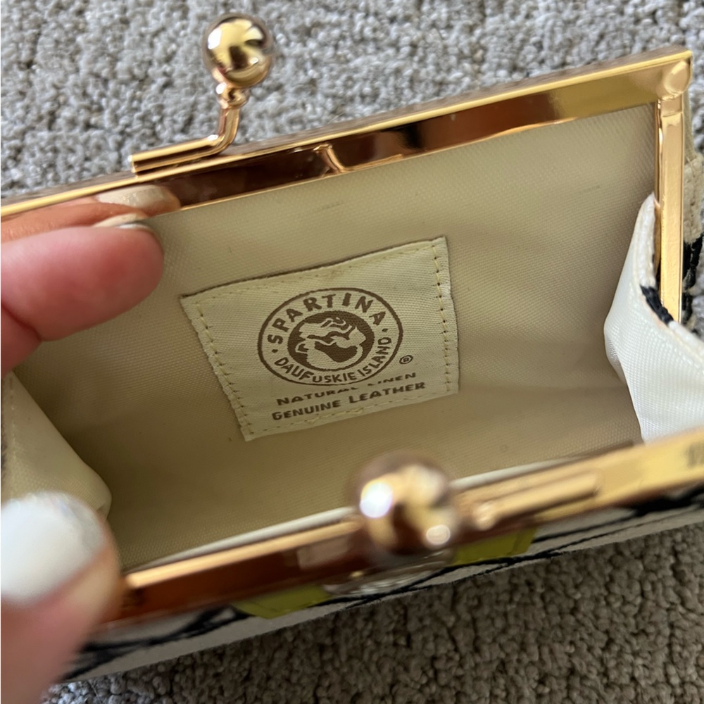 Spartina 449 Geometric Pattern Kisslock Coin Purse - Picture 9 of 10